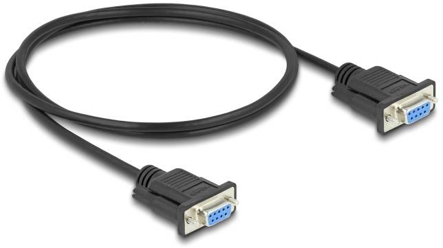 Schwarzes serielles RS-232-Kabel mit zwei 9-poligen Anschlüssen, geeignet für den Anschluss von Computern und Peripheriegeräten.