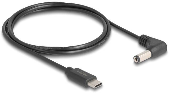 Ein USB-C-zu-DC-Adapterkabel, das zur Energieübertragung von Geräten verwendet wird. Links ein USB-C-Stecker, rechts ein DC-Stecker.