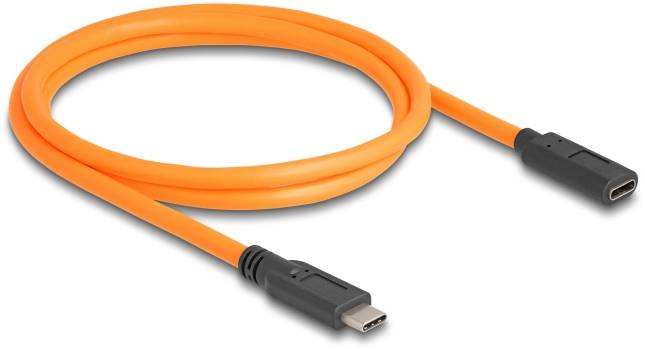 Ein orangefarbenes USB-C-Kabel mit schwarzen Anschlüssen auf beiden Seiten, aufgerollt auf einer weißen Oberfläche.