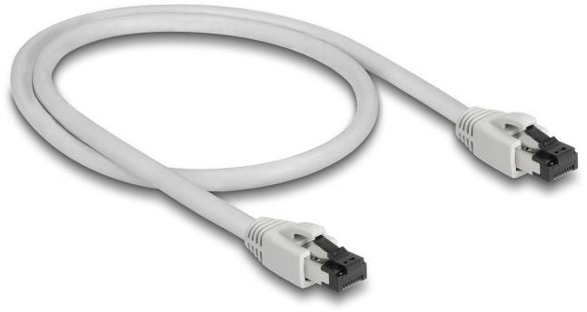 Ein weißes Ethernet-Kabel mit zwei RJ45-Steckern, geeignet für Netzwerkverbindungen.