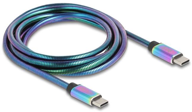 Geflochtenes USB-C-Kabel in schillernden Regenbogenfarben, aufgerollt auf einer ebenen Fläche.