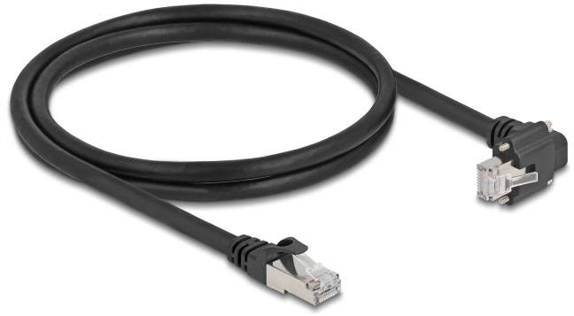 Ein schwarzes Ethernet-Kabel mit zwei RJ45-Steckern, das für Netzwerkverbindungen verwendet wird.