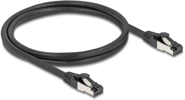 Schwarzes Netzwerkkabel mit zwei RJ45-Steckern, geeignet für Ethernet-Verbindungen in Heim- und Büronetzwerken.