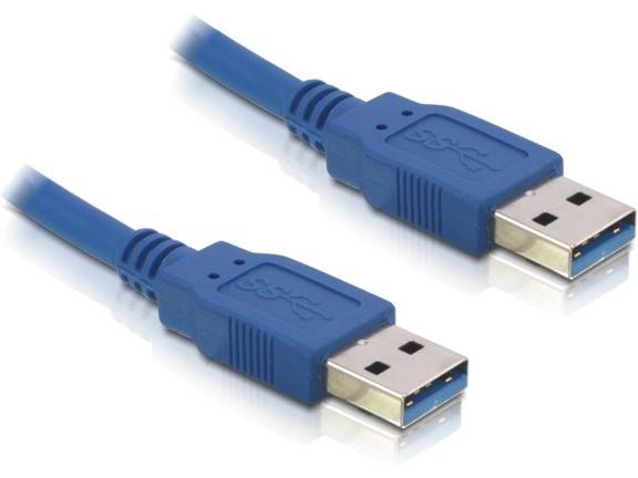 Zwei blaue USB-Kabel, die nebeneinander liegen, mit erkennbaren USB-A-Steckern an beiden Enden.