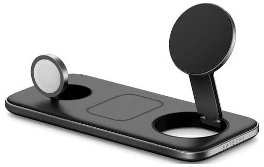 Schwarzes dreifaches kabelloses Ladegerät mit Magnetladescheiben für Smartphones, Smartwatches und Ohrhörer, von der Marke Satechi.