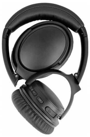 Schwarzer Kopfhörer mit geschlossenen Ohrmuscheln und gepolstertem Bügel, knopfgesteuert, auf einem weißen Hintergrund dargestellt.