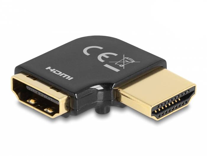 Ein HDMI-Winkeladapter mit schwarzem Gehäuse und goldfarbenen Anschlüssen. Markierungen für HDMI und CE sind sichtbar.