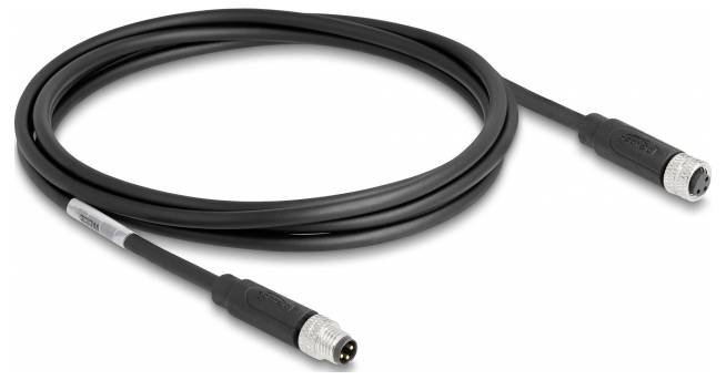 Ein schwarzes industrielles Verbindungskabel mit zwei Steckern an den Enden, geeignet für technische Anwendungen und Maschinenverbindungen.