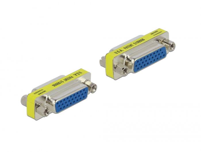 Zwei VGA-Adapter mit gelber Beschriftung 'U.S.A. Patent 5938985' und 'Model 270 F/F'. Beide zeigen die blaue VGA-Steckverbindung.