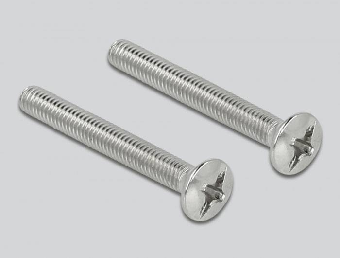 Zwei silberne Schrauben liegen parallel nebeneinander auf einer grauen Fläche, beide mit Kreuzschlitzköpfen.