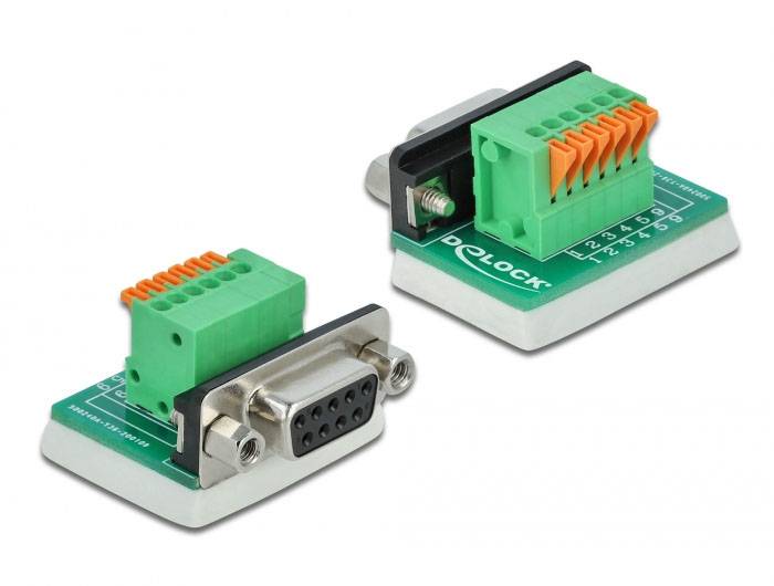 Zwei grüne Steckverbinder mit oranger Befestigung auf einer Platine, neben einem D-Sub-Stecker. Elektronikbauteile zur Verbindung.