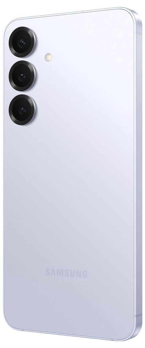 Ein silbernes Smartphone mit drei Kameras auf der Rückseite und einem kleinen Blitz. Markenname 'Samsung' auf der Rückseite.