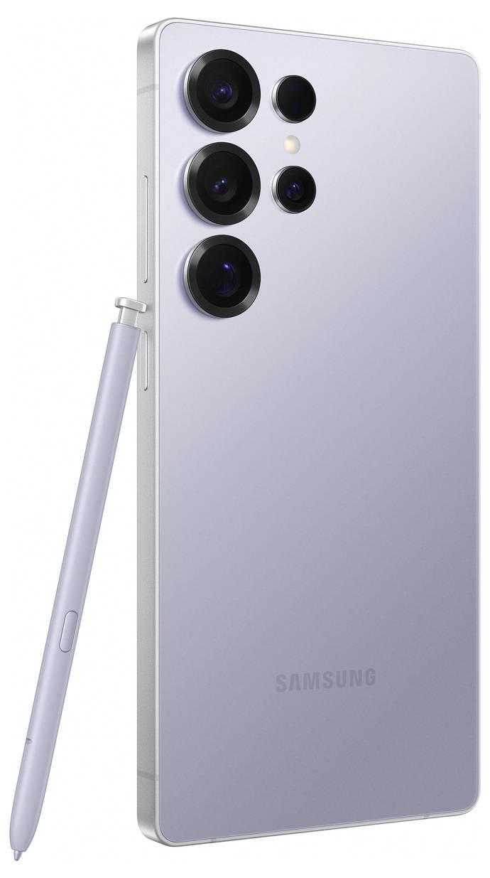 Ein silbernes Smartphone von Samsung mit vier Kameraobjektiven und einem hervorstehenden S Pen an der Seite. Rückansicht gezeigt.