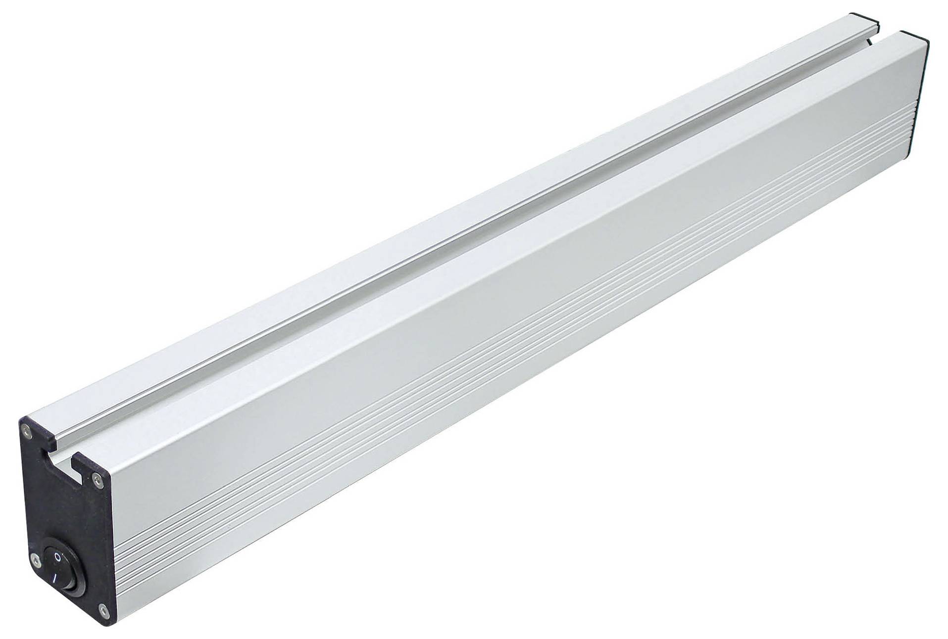 Ein silberner Aluminium-Profilkörper, länglich und rechteckig geformt, mit angedeuteter Verbindung oder Halterung an einem Ende.