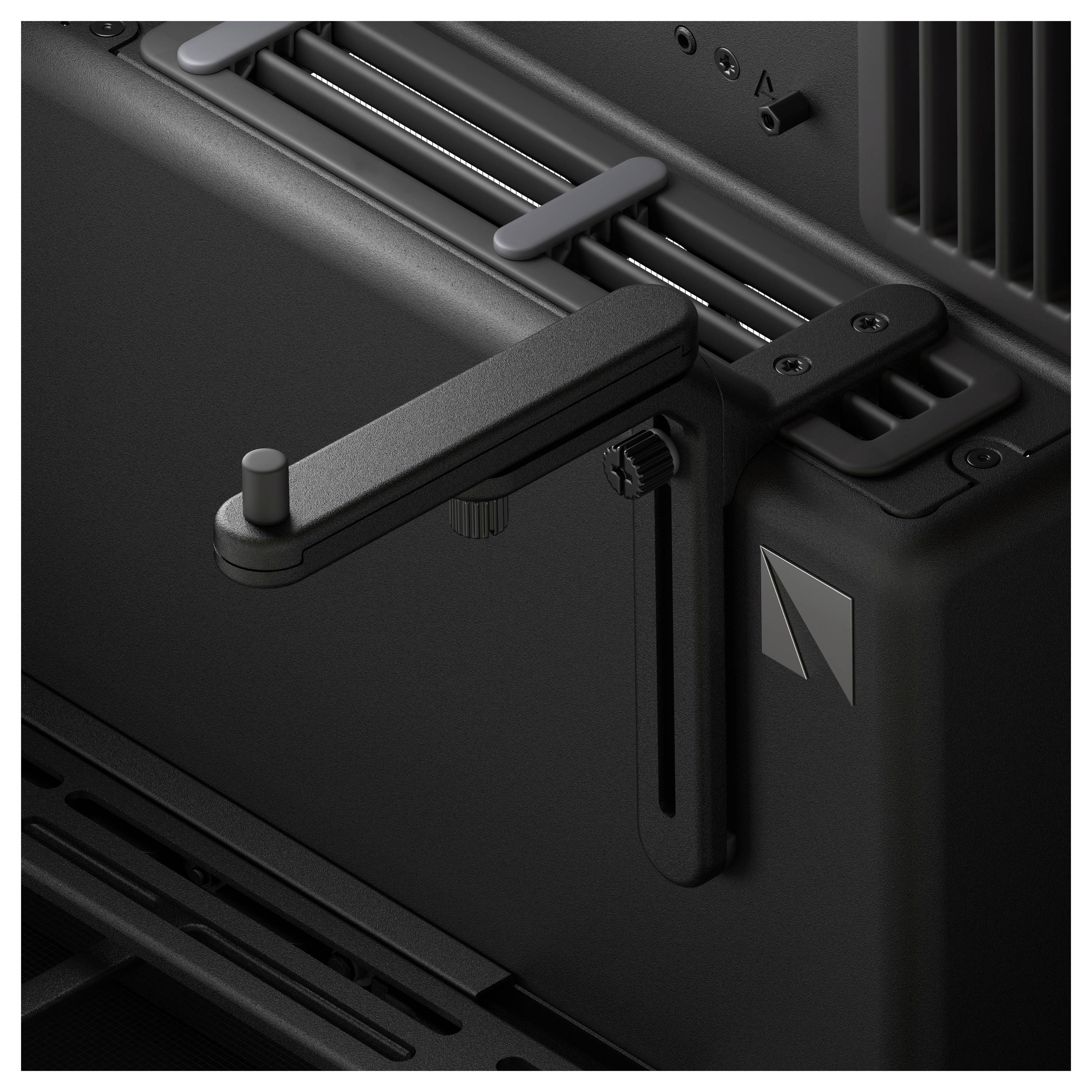 Ein schwarzes technisches Gerät mit einem verstellbaren Hebel, montiert an einem Metallrahmen. Das Gerät scheint industriell zu sein.