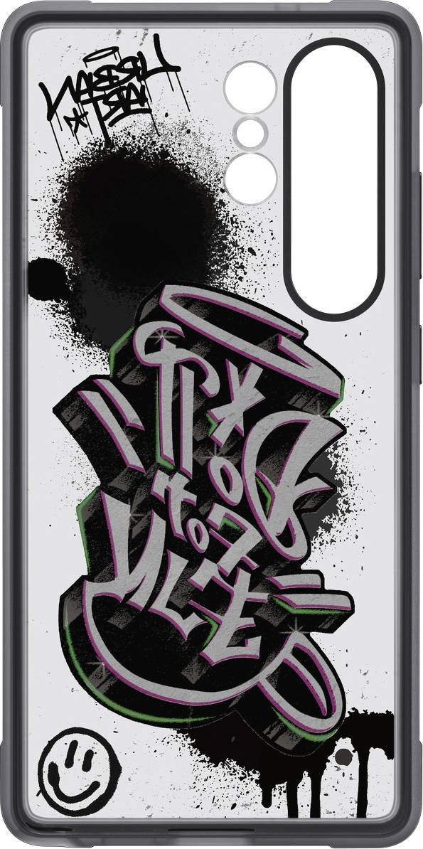 Ein Smartphone mit einer Hülle im Graffiti-Stil, der schwarze und lilafarbene Schriftzüge und Muster zeigt. Oben links ein Smiley.