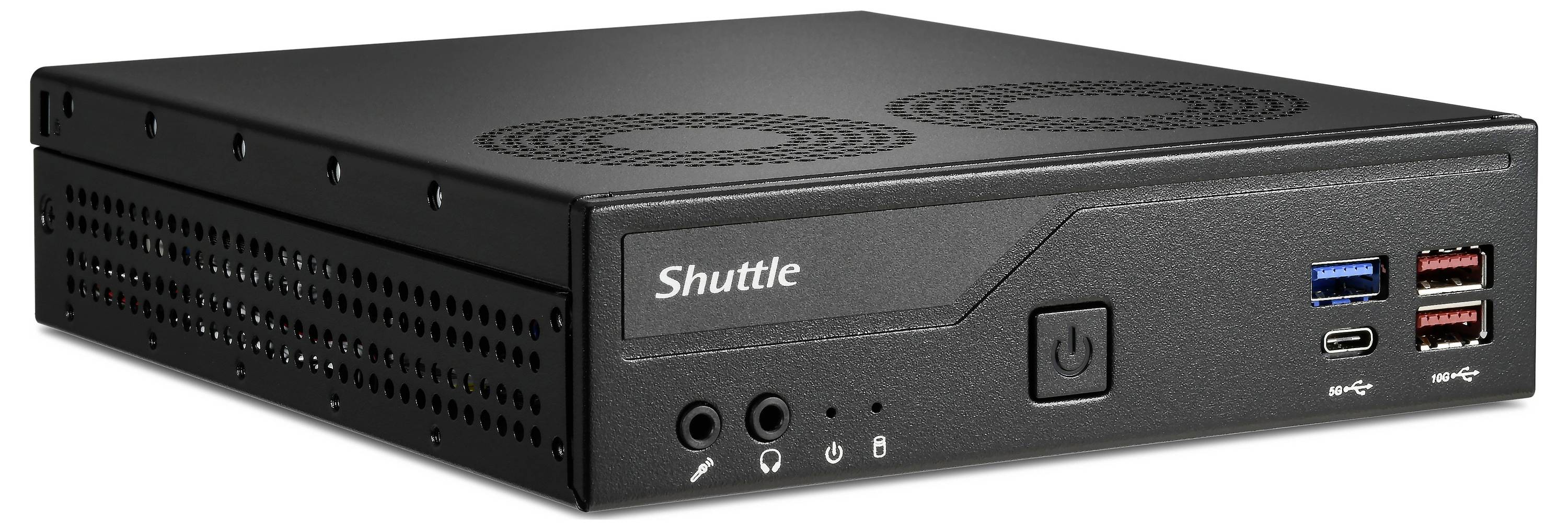 Schwarzer Mini-PC mit dem Markennamen 'Shuttle' auf der Vorderseite. Ausgestattet mit USB-Anschlüssen und Belüftungsöffnungen.