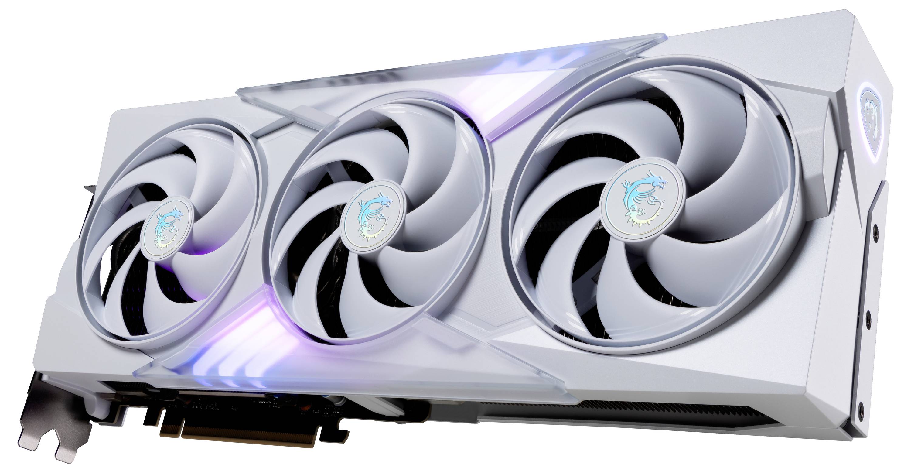 Eine weiße Grafikkarte mit drei Lüftern und RGB-Beleuchtung. Sie hat ein modernes Design und wird in Computern verwendet.