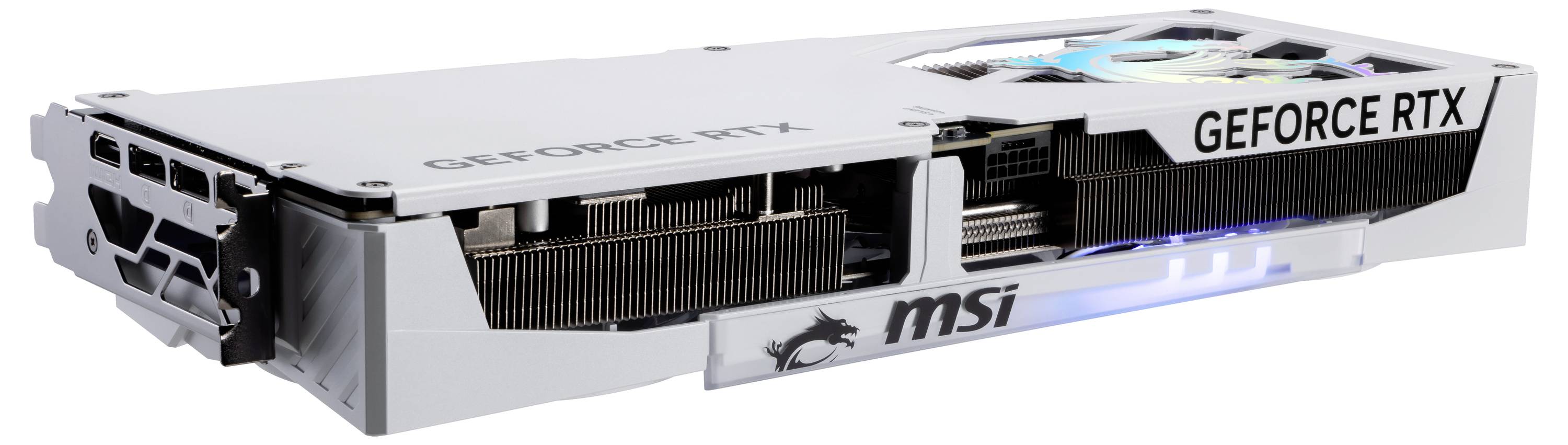 Eine weiße Grafikkarte der Marke MSI mit dem Aufdruck 'GEFORCE RTX', seitliche Ansicht zeigt Details der Kühlung und Anschlüsse.