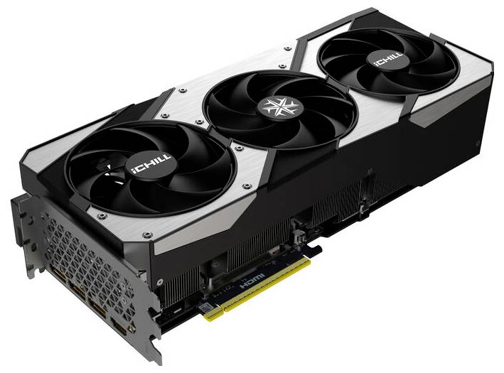 Eine schwarze Grafikkarte mit drei Lüftern. Auf der Oberseite steht 'iChill'. Sie hat mehrere Anschlüsse auf der linken Seite.