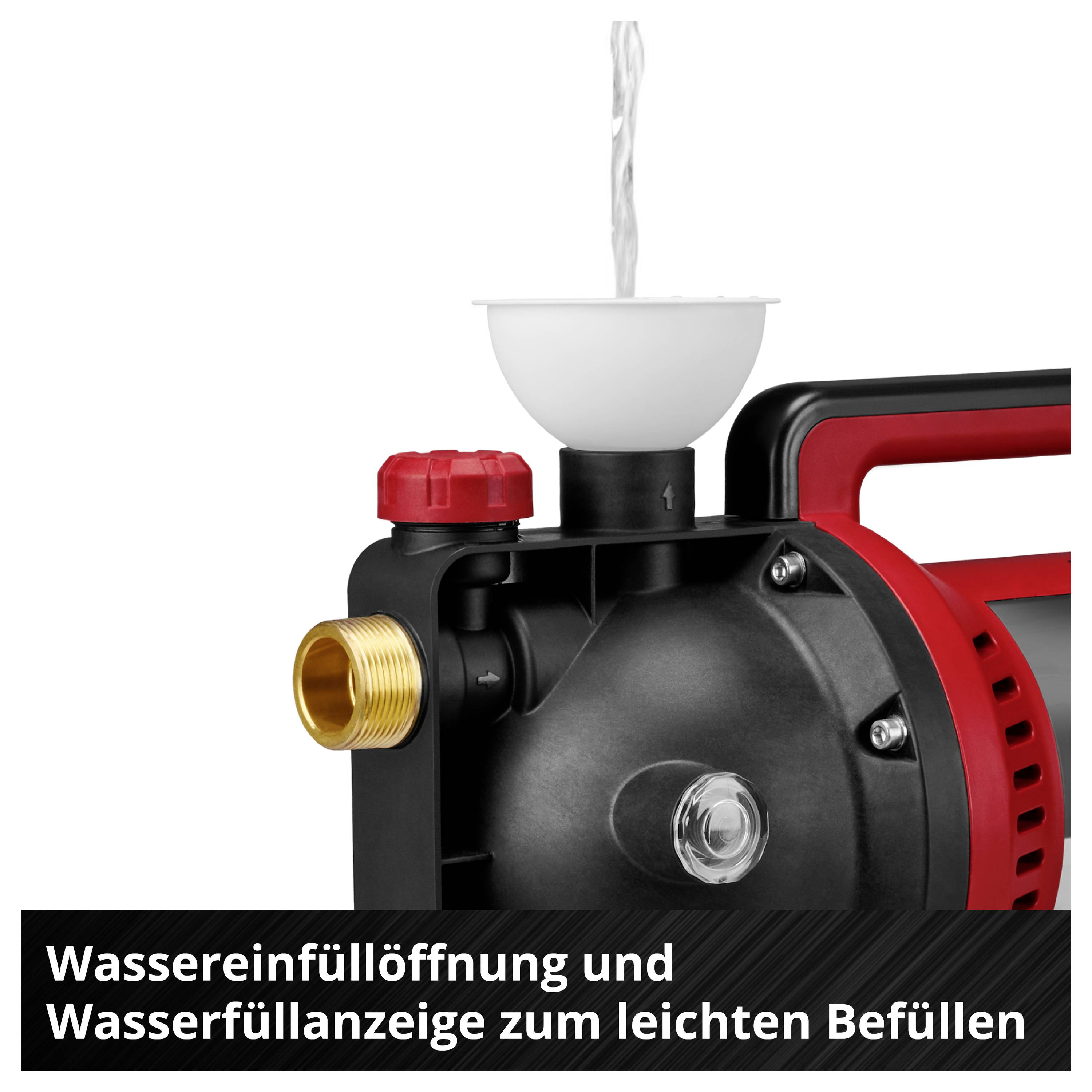 Nahaufnahme einer Wasserpumpe mit Trichter zum Befüllen; Hinweistext: 'Wassereinfüllöffnung und Wasserfüllanzeige zum leichten Befüllen'.