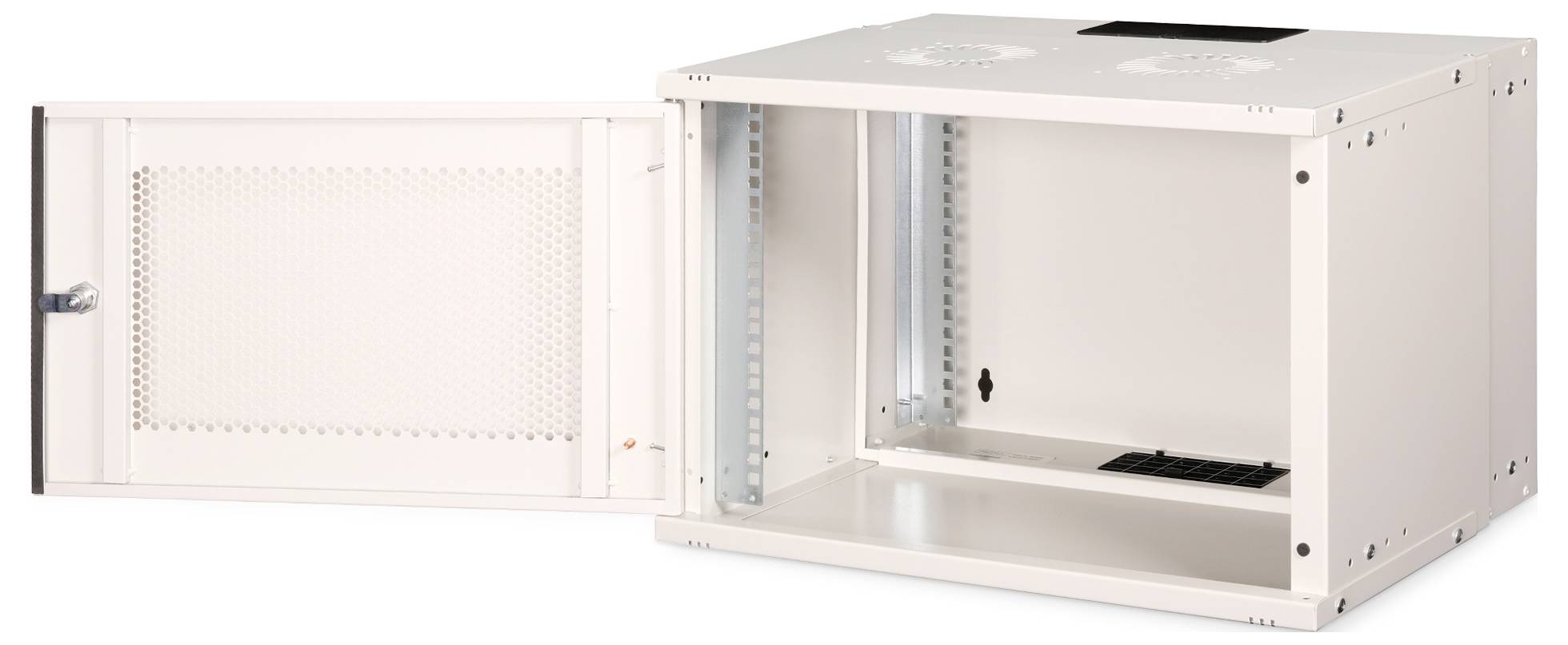 Ein leerer, offener Metallserver-Schrank mit einer Gittertür, geeignet für die Installation von Netzwerkausrüstung, wird gezeigt.