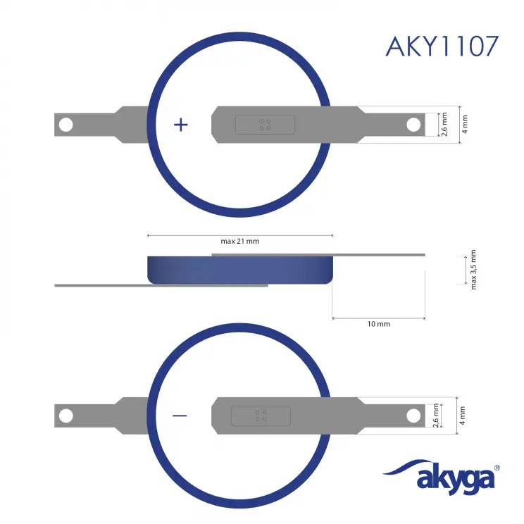 Die Abbildung zeigt eine schematische Darstellung einer Flachbatterie mit Plus- und Minuspol, Abmessungen und dem Logo 'akyga'.