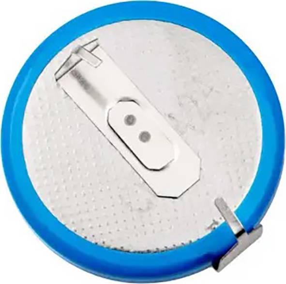 Eine silberne Knopfzellenbatterie mit blauem Rand. Sie hat ein flaches, rundes Design und einen kleinen Metallkontakt auf der Oberseite.