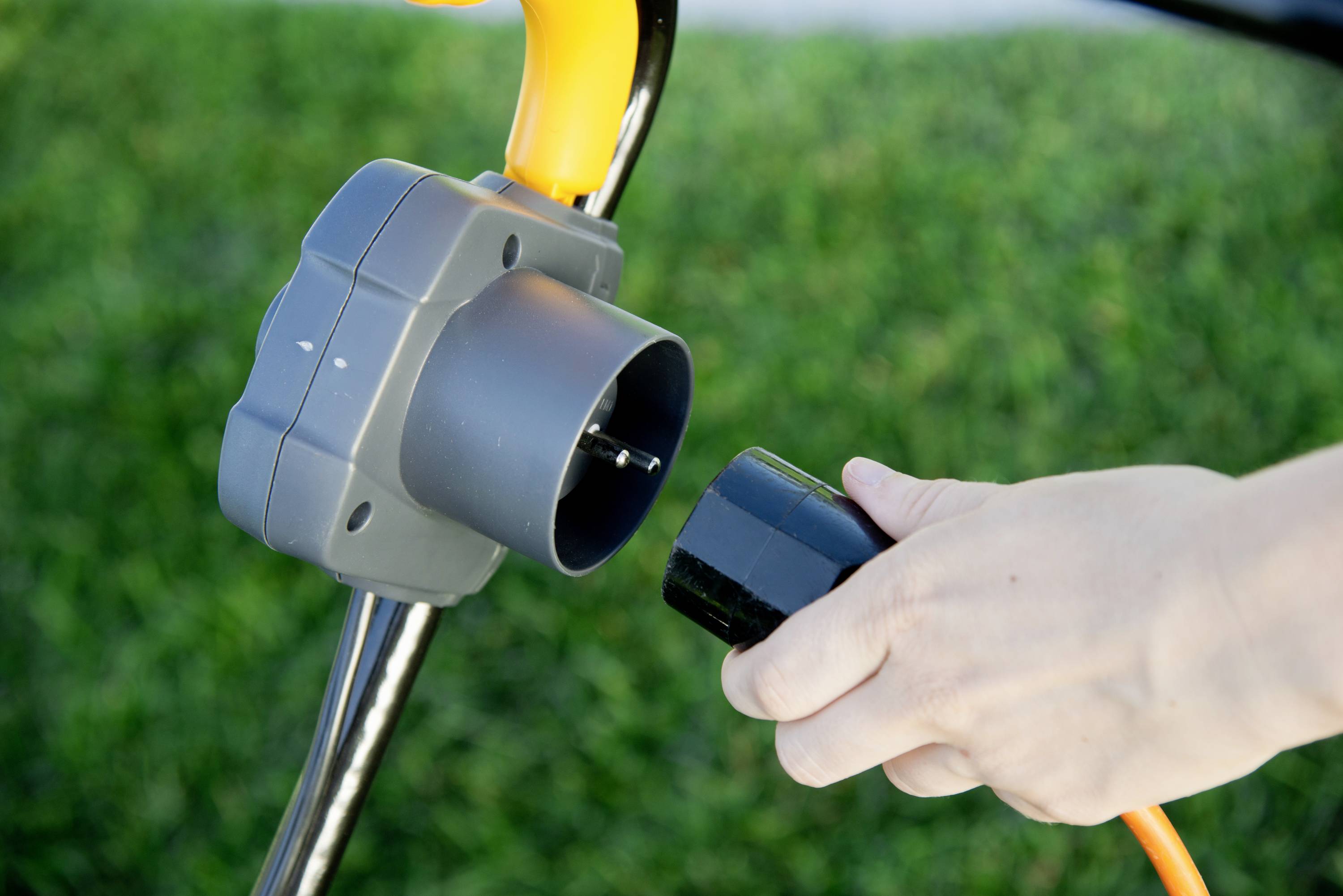 STIGA SV 213 E Elektro Vertikutierer Arbeitsbreite 32cm