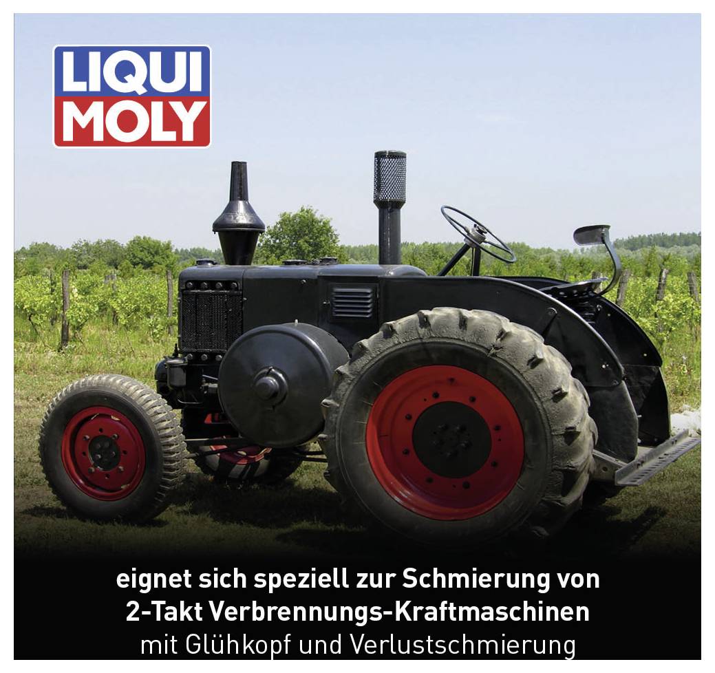 Ein schwarzer Traktor steht auf einem Feld mit Bäumen im Hintergrund. Text: 'eignet sich speziell zur Schmierung von 2-Takt Verbrennungs-Kraftmaschinen'.