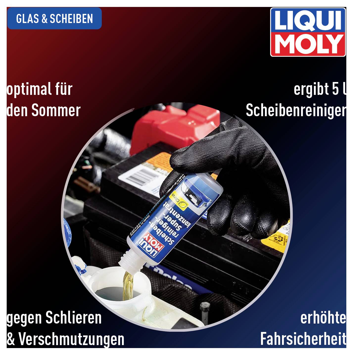 Eine Person gießt Flüssigkeit aus einer kleinen Flasche in einen Behälter in einem Auto. Text: 'optimal für den Sommer', 'ergibt 5 l Scheibenreiniger', 'gegen Schlieren & Verschmutzungen', 'erhöhte Fahrsicherheit'.