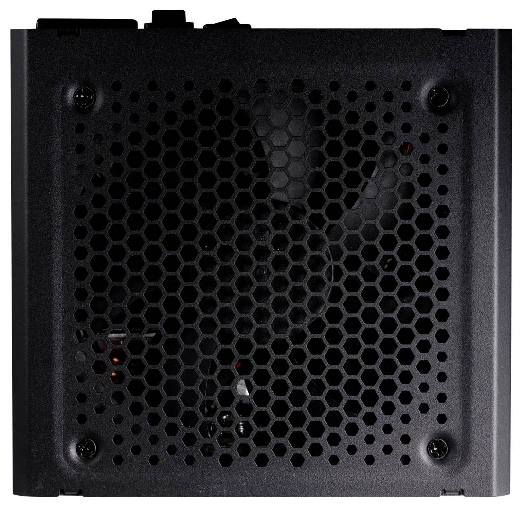 Schwarzes Computer-Netzteil mit sechseckigem Luftgitter. Vier Schrauben an den Ecken befestigen es. Lüfter sichtbar hinter dem Gitter.