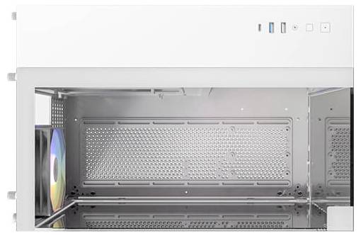 Leeres Computergehäuse in Weiß mit sichtbaren Laufwerksschächten und Lüftungsschlitzen; geeignet für PC-Komponenten.