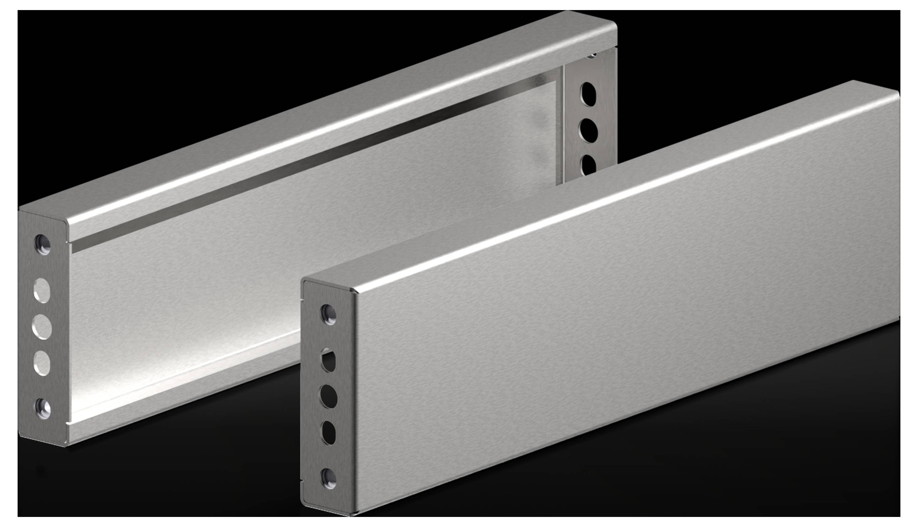 Zwei parallele, rechteckige Metallprofile mit Löchern an den Seiten, auf schwarzem Hintergrund.