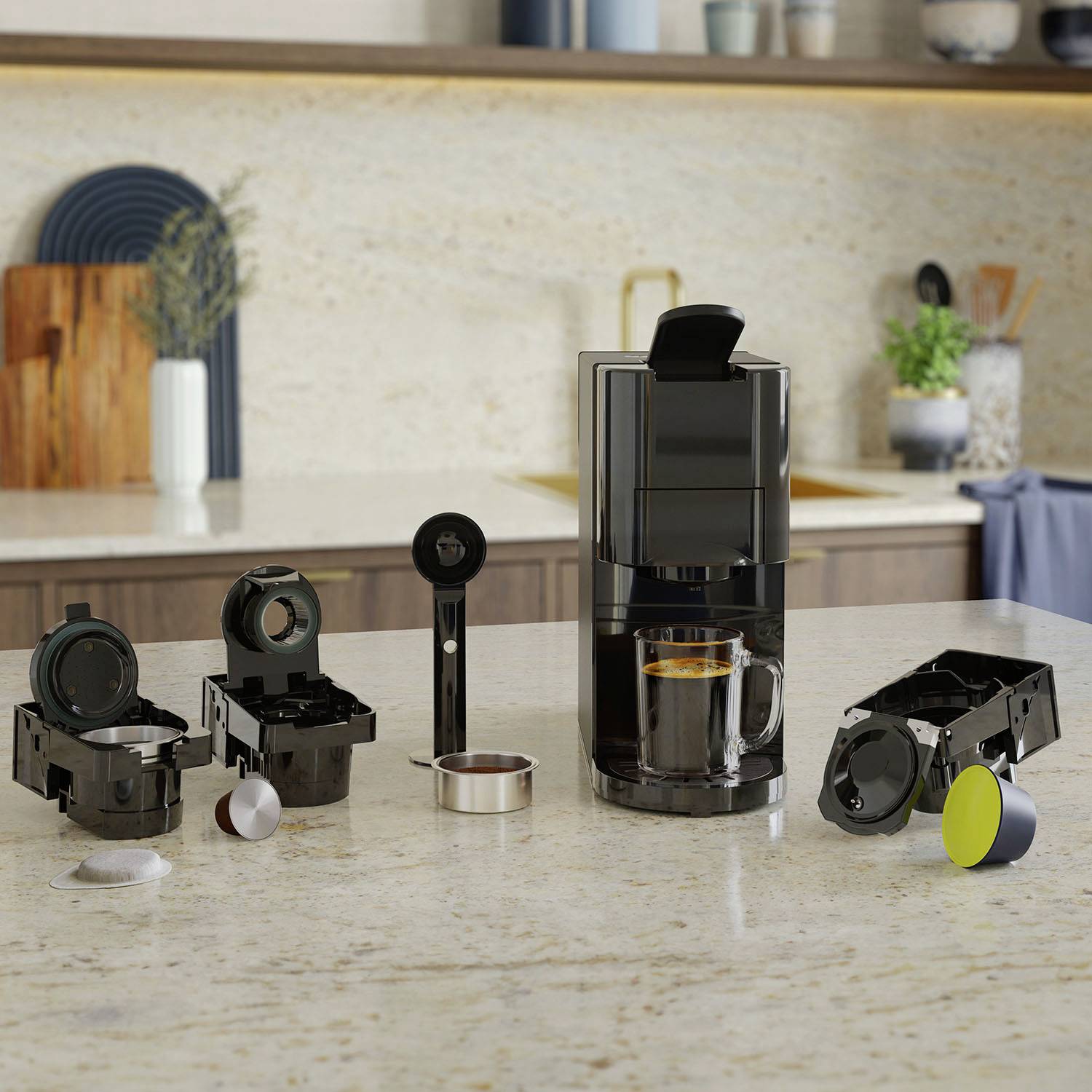 Eine Kaffeemaschine mit einer Tasse Kaffee steht auf einer Arbeitsplatte, umgeben von verschiedenen Teilen und Zubehör zur Reinigung oder Wartung.