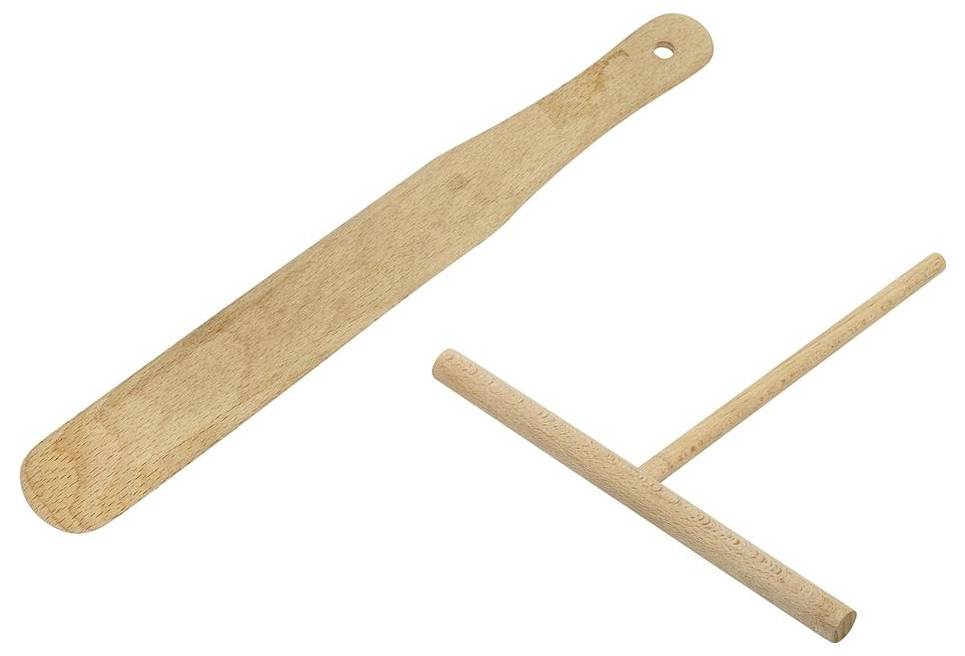 Holz-Crêpe-Spatel und Crêpe-Verteiler auf weißem Hintergrund. Der Spatel hat eine breite Klinge, der Verteiler hat eine T-Form.