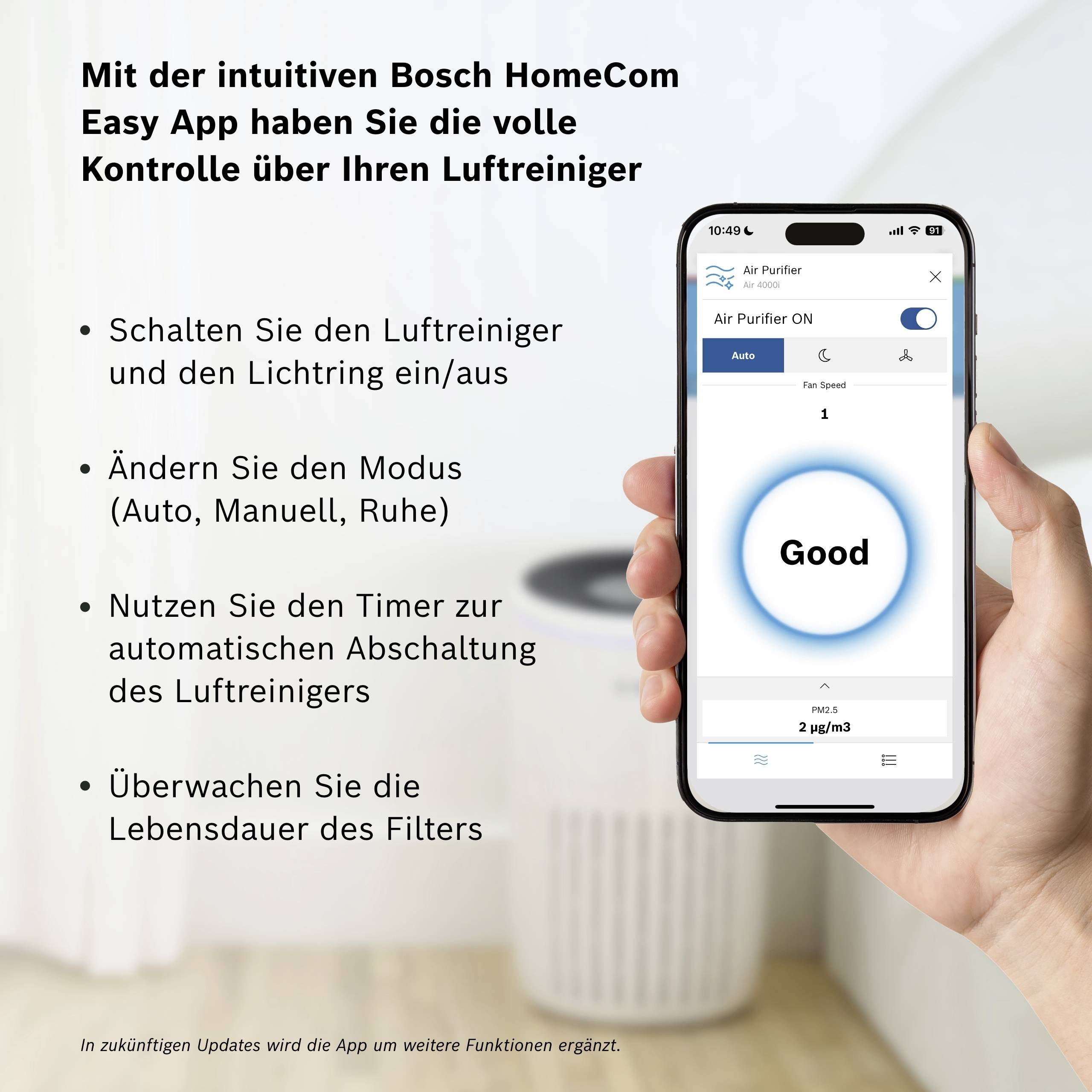 'Hand hält Smartphone mit geöffneter Bosch HomeCom Easy App neben Text. App zeigt Luftreinigerstatus an: 