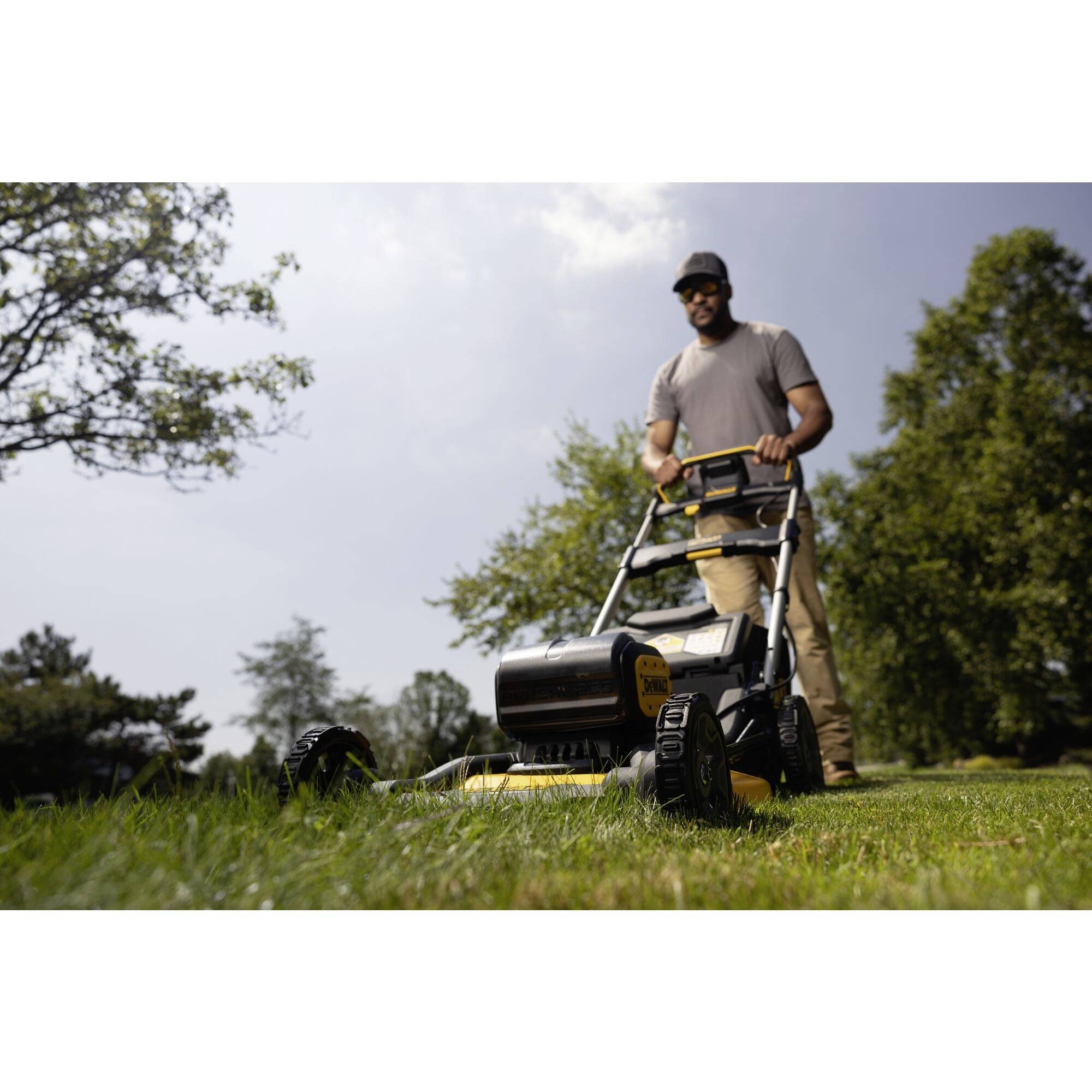 DEWALT Akku Akku-Rasenmäher ohne Akku Schnittbreite (max.) 53cm Geeignet für 1680m²