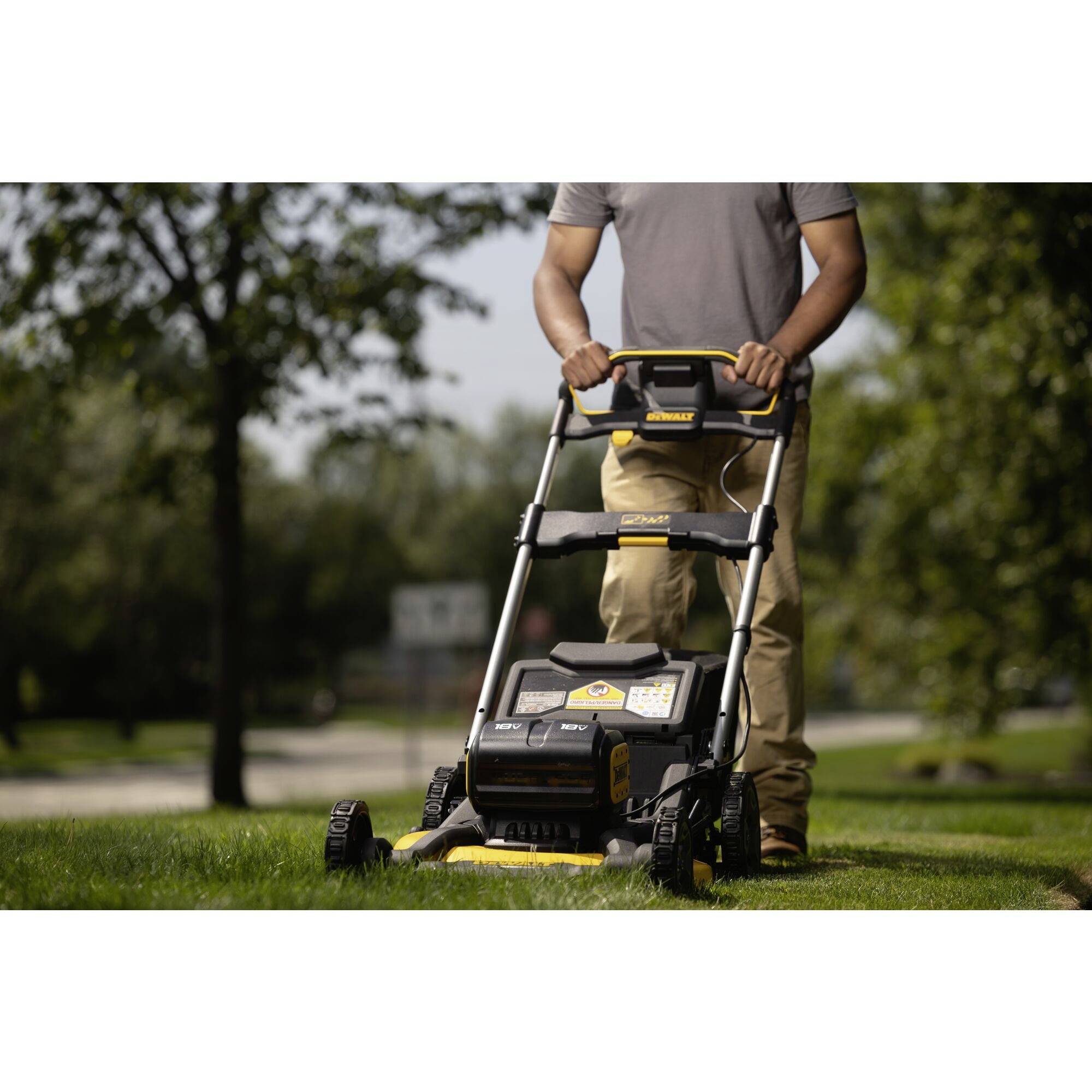 DEWALT Akku Akku-Rasenmäher ohne Akku Schnittbreite (max.) 53cm Geeignet für 1680m²