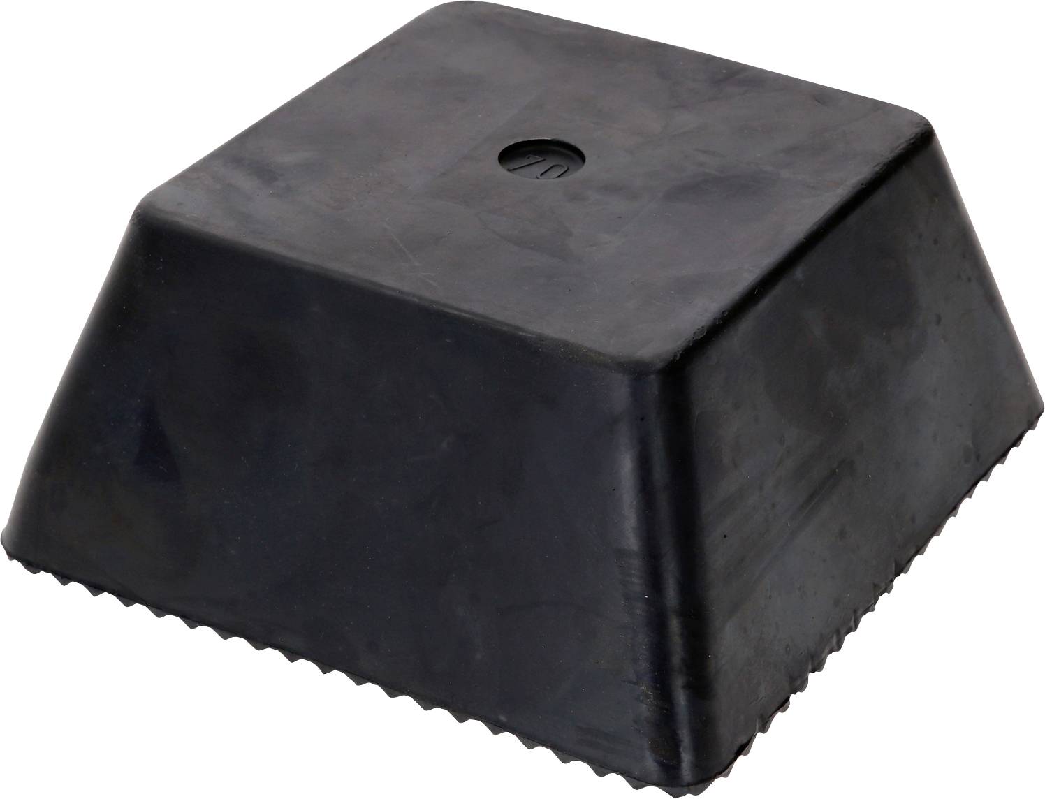 Ein schwarzer, quadratischer Gummifuß mit einem Rillenmuster an der Unterseite. Verwendet zur Stoßdämpfung und Stabilisierung.