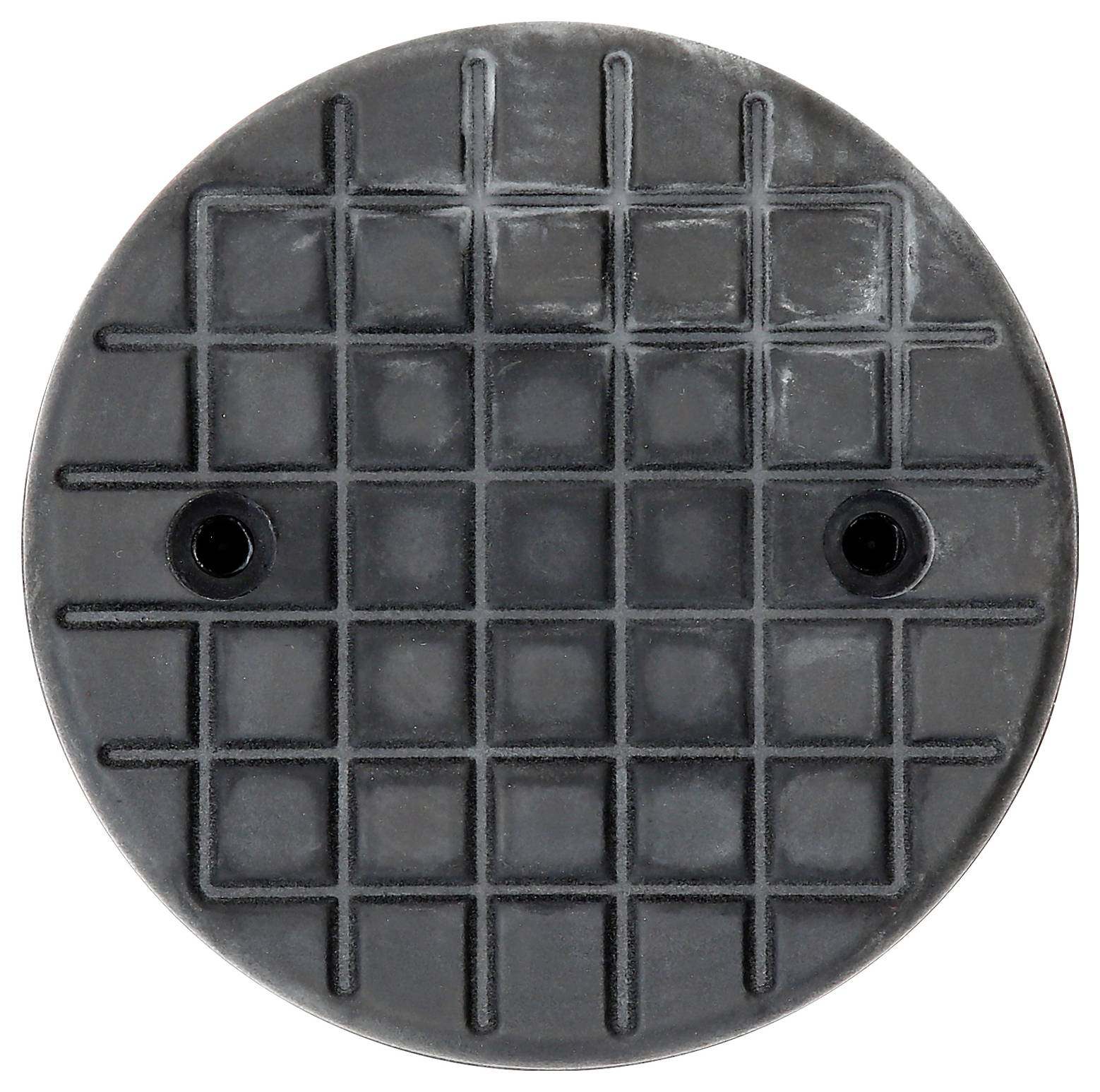 Ein runder, gusseiserner Kanaldeckel mit quadratischem Gittermuster und zwei Schraubenlöchern in der Mitte.