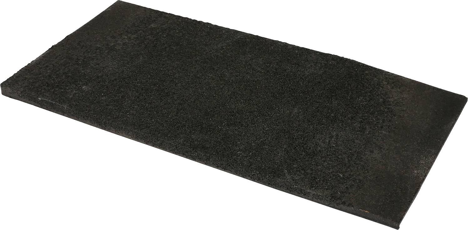 Eine rechteckige, schwarze, flache Platte mit einer rauen Oberfläche, vermutlich aus Metall oder einem ähnlichen Material.