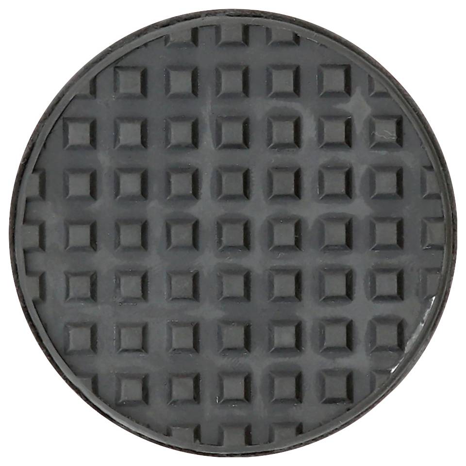 Eine dunkle, runde Gusseisen-Waffelpfanne mit quadratischen Vertiefungen.