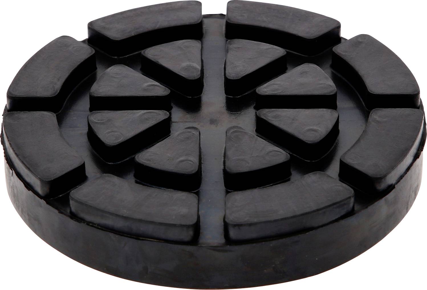 Schwarze, runde Gummischeibe mit mehreren dreieckigen Erhebungen, die gleichmäßig auf der Oberfläche verteilt sind.
