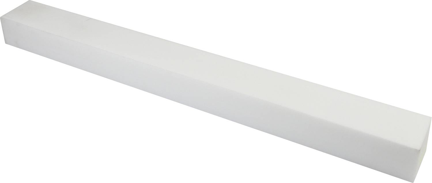 Ein länglicher, weißer, rechteckiger Karton, ungeöffnet und minimalistisch gestaltet.