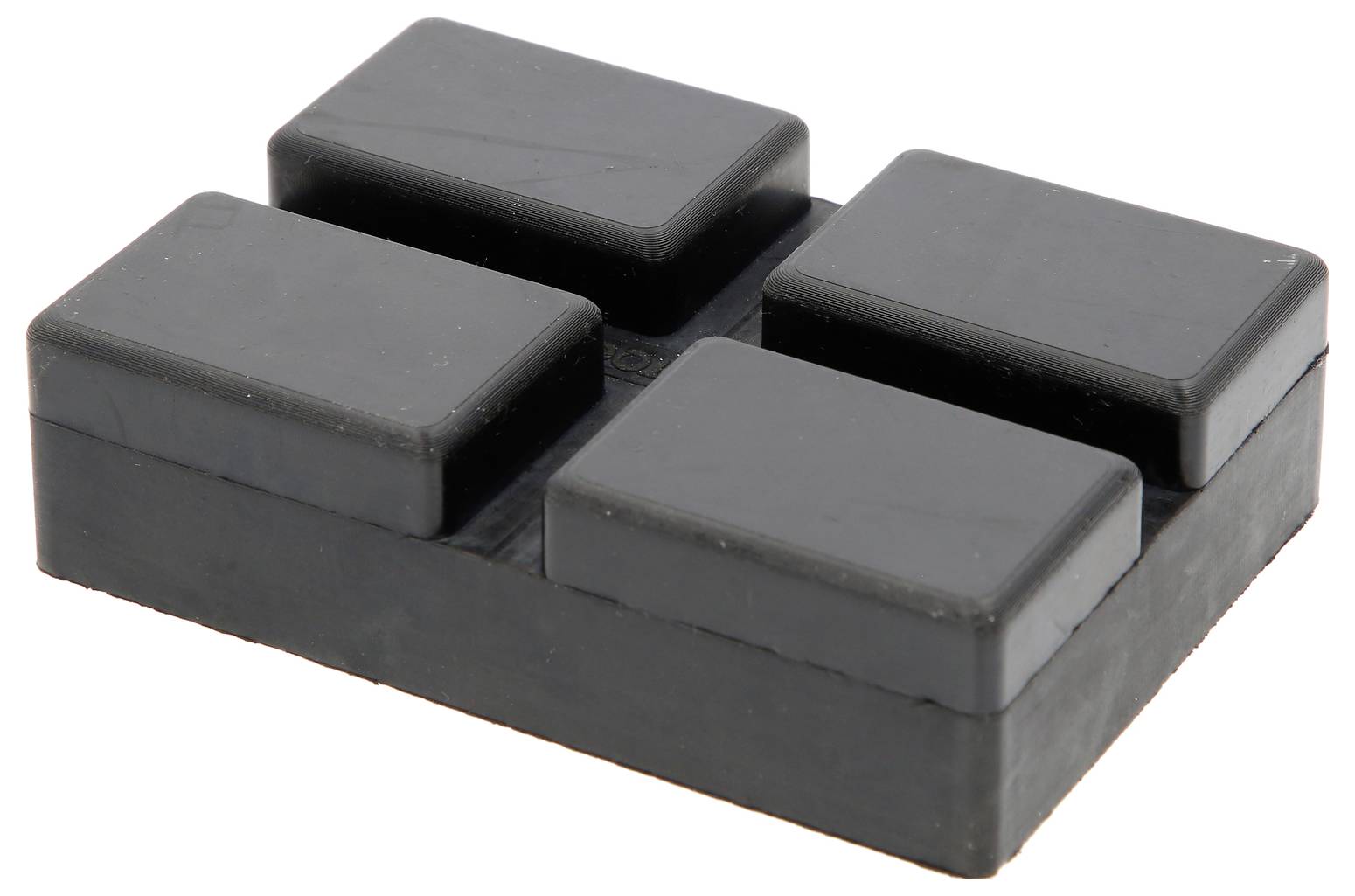 Ein schwarzer, rechteckiger Magnetblock mit vier hervorstehenden Segmenten, die an LEGO-Steine erinnern.
