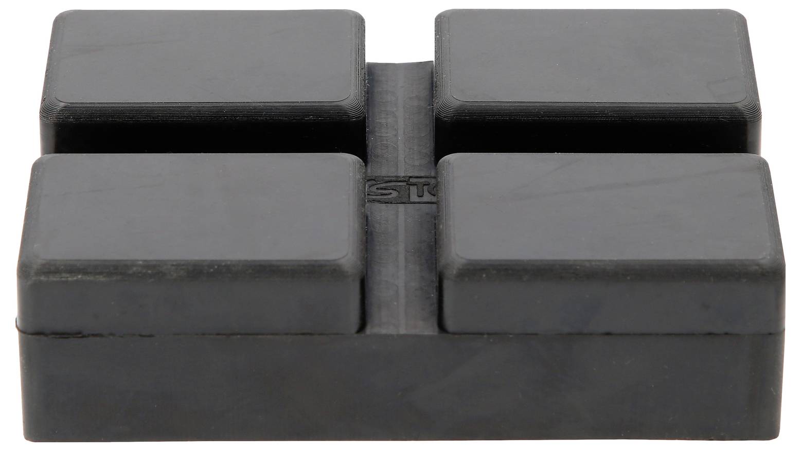 Vier schwarze Gummipads angeordnet in einem Quadrat. Sie scheinen für den Schutz oder die Stabilisierung von Gegenständen gedacht zu sein.