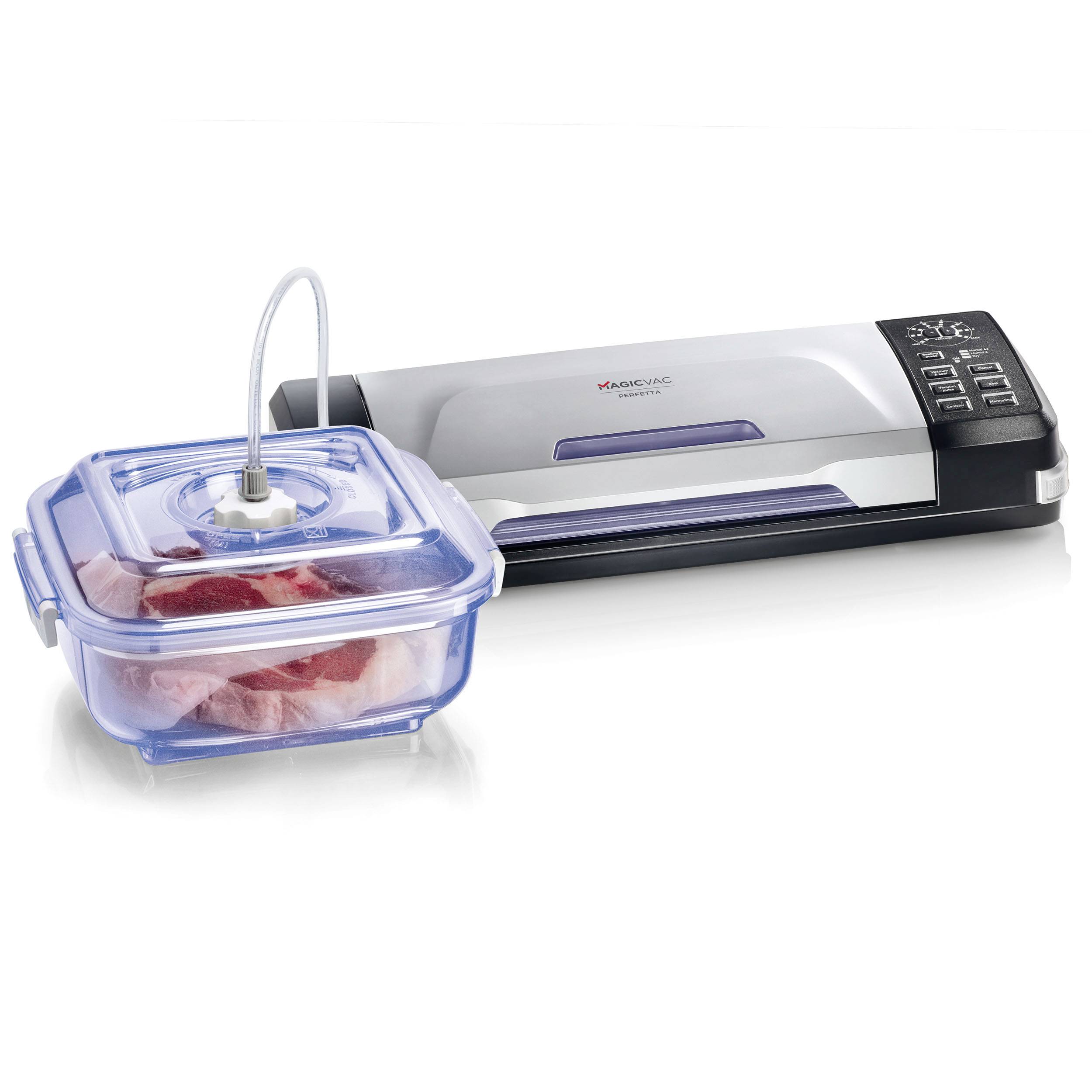 Eine Vakuumiermaschine mit einem angeschlossenen Behälter, in dem rohes Fleisch liegt. Ideal zum Frischhalten von Lebensmitteln.