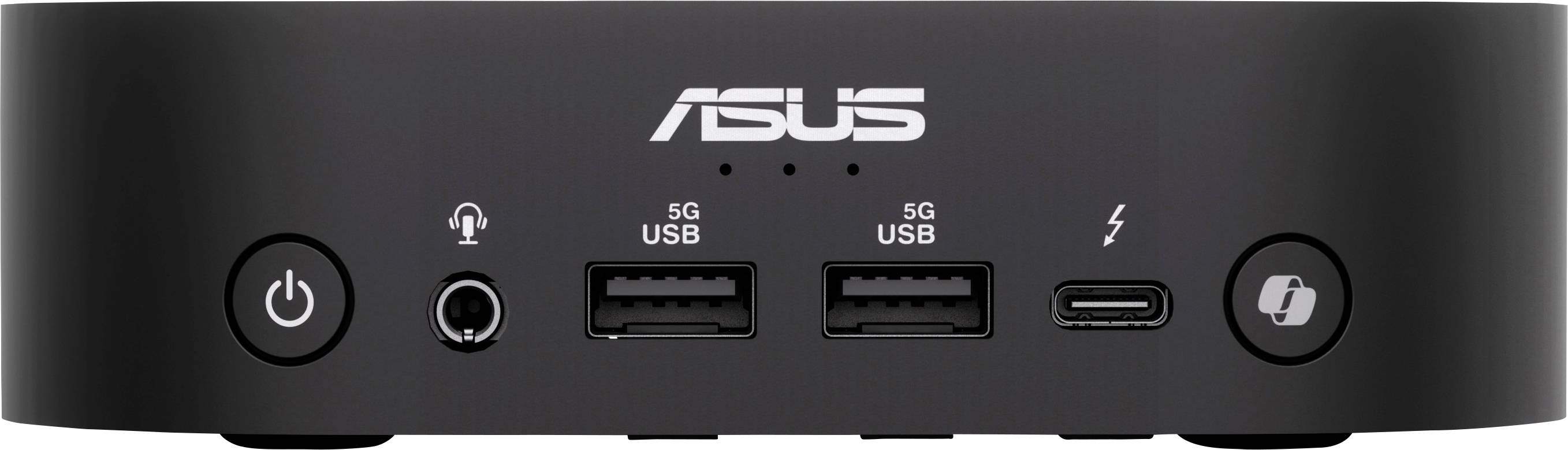 Ein schwarzer ASUS Mini-PC mit zwei USB-Anschlüssen, einem USB-C-Anschluss und Kopfhörerbuchse vorne. Links ist ein Einschaltknopf.