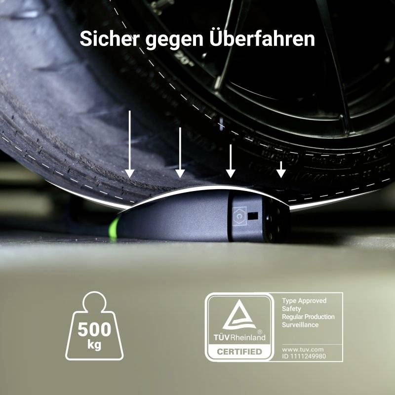 Kabelschlauch unter einem Autoreifen mit Pfeilen nach unten. Text: Sicher gegen Überfahren, 500 kg, TÜV-zertifiziert.